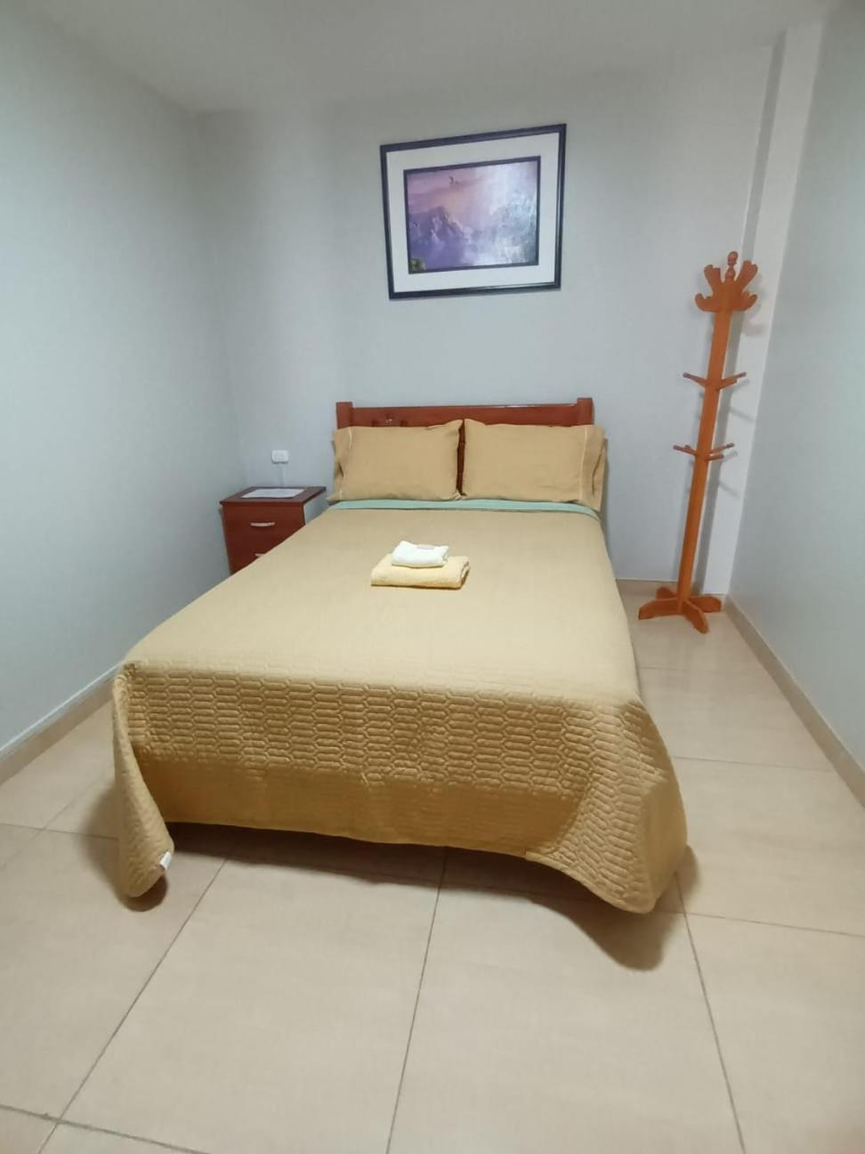 Right Across From The Airport - Free Shuttle - A Y J Familia Apartment Lima Ngoại thất bức ảnh