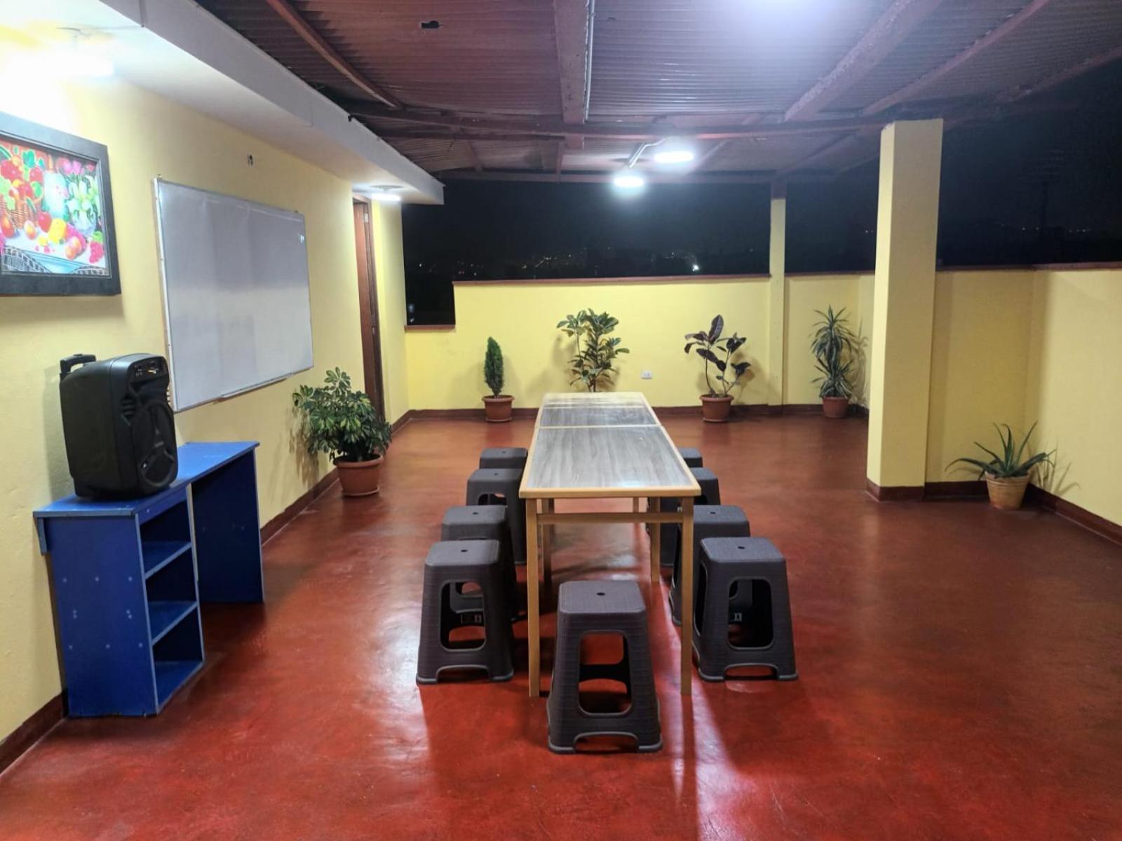 Right Across From The Airport - Free Shuttle - A Y J Familia Apartment Lima Ngoại thất bức ảnh