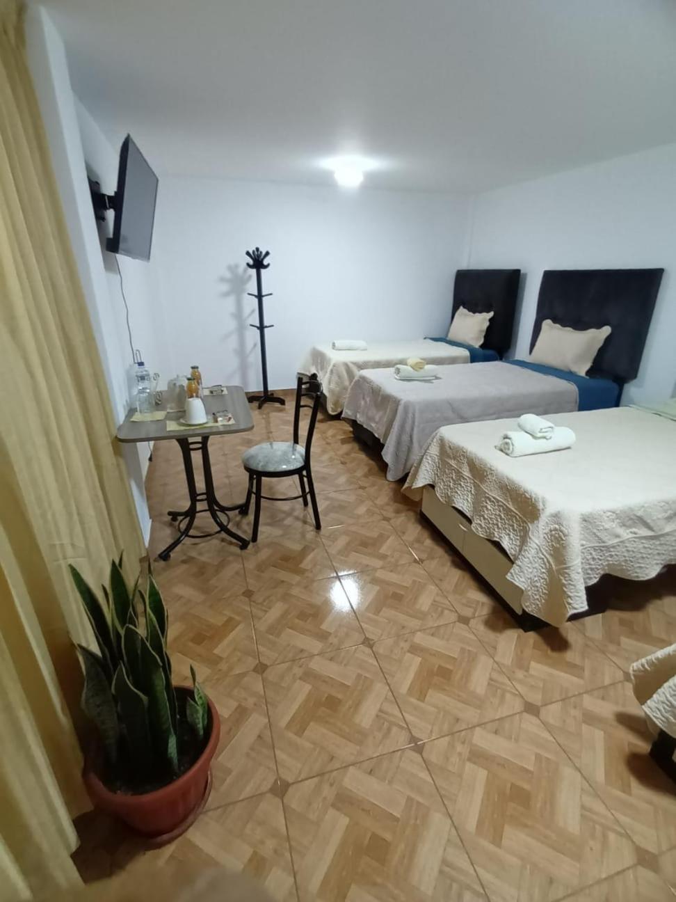 Right Across From The Airport - Free Shuttle - A Y J Familia Apartment Lima Ngoại thất bức ảnh