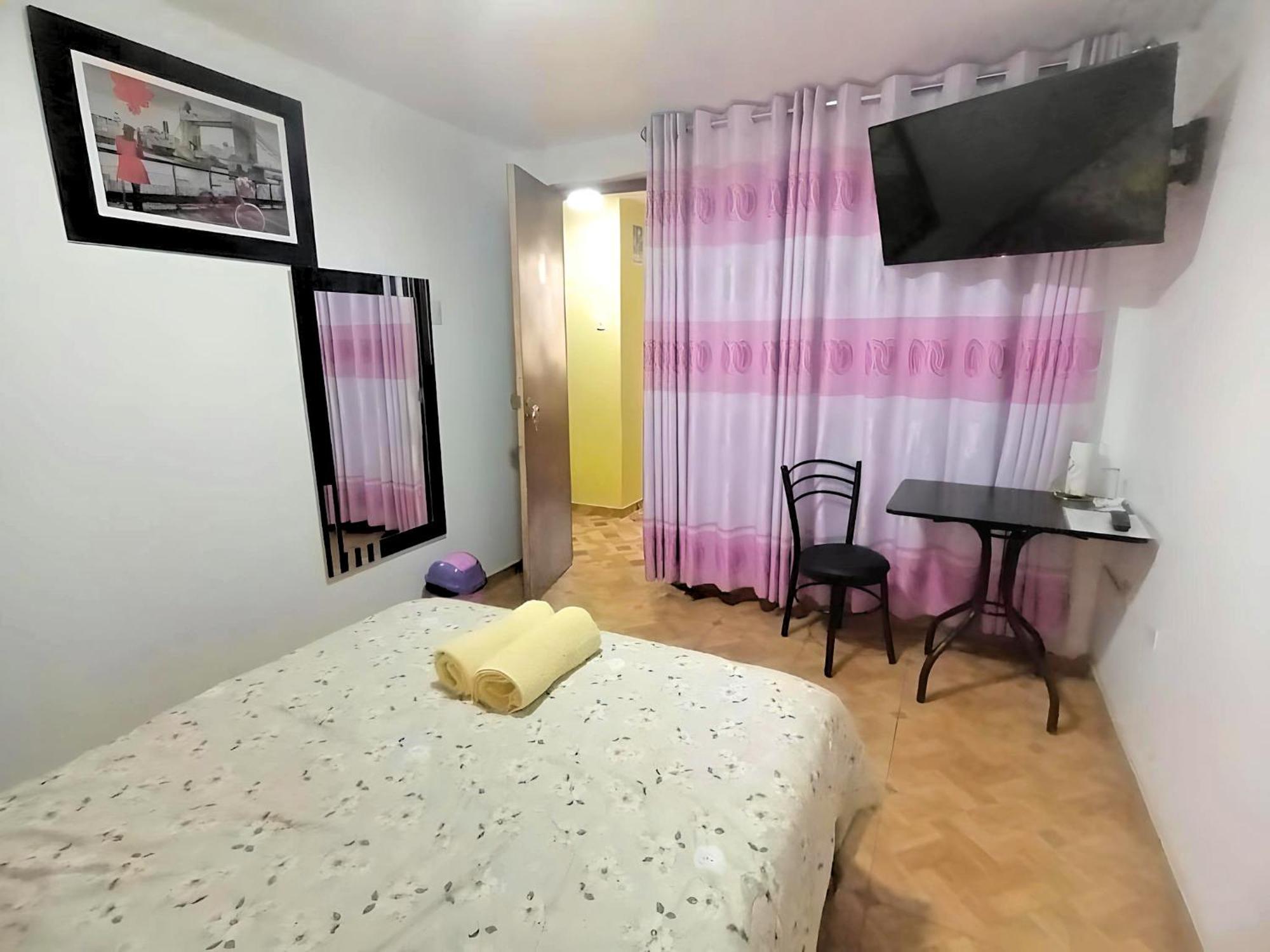 Right Across From The Airport - Free Shuttle - A Y J Familia Apartment Lima Ngoại thất bức ảnh